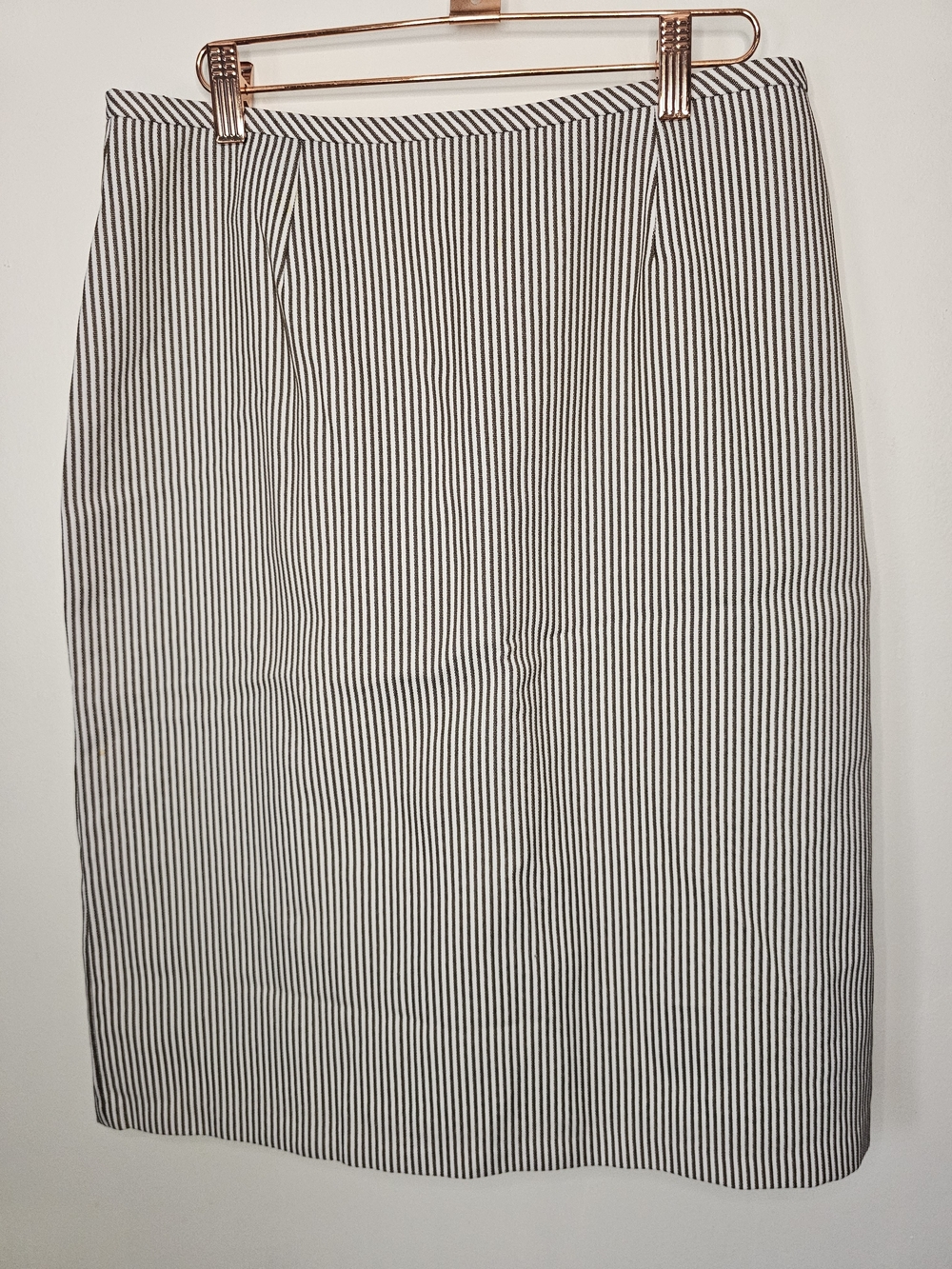 Women’s Size 10 Brown White Pinstripe Pencil Skirt Pleated Back Office Career